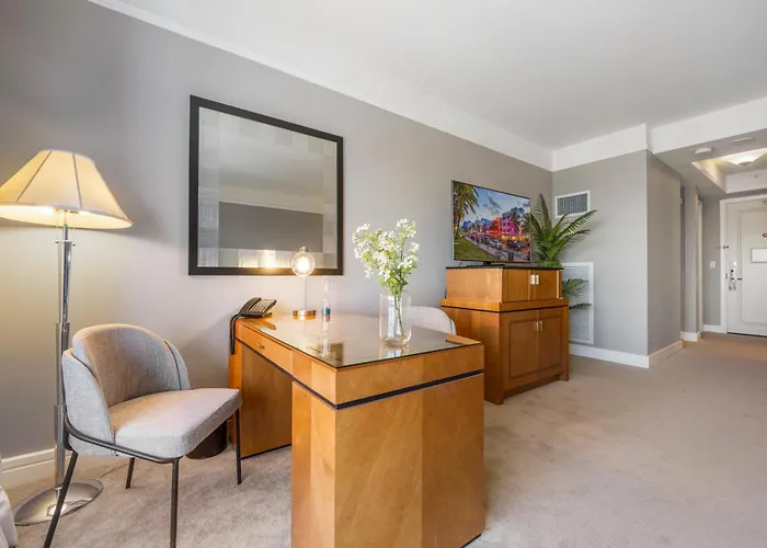 Casiola Apartments In Four Seasons Miami
